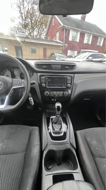 2019 Nissan Rogue - Image 10 of 14