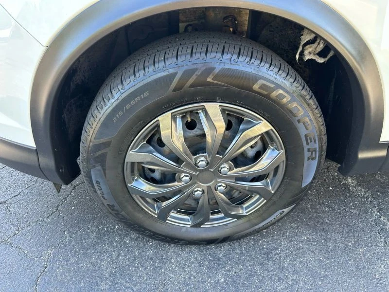 2019 Nissan Rogue - Image 9 of 12