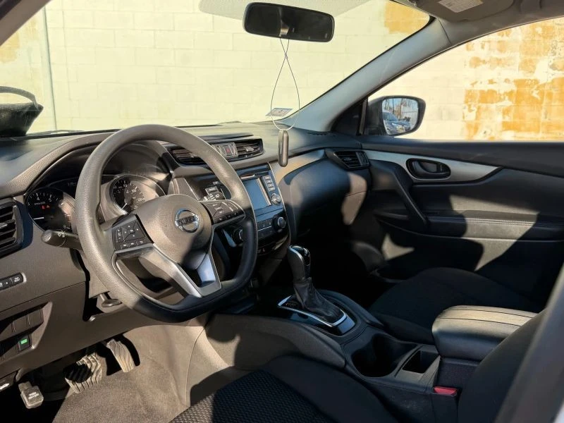 2019 Nissan Rogue - Image 10 of 12