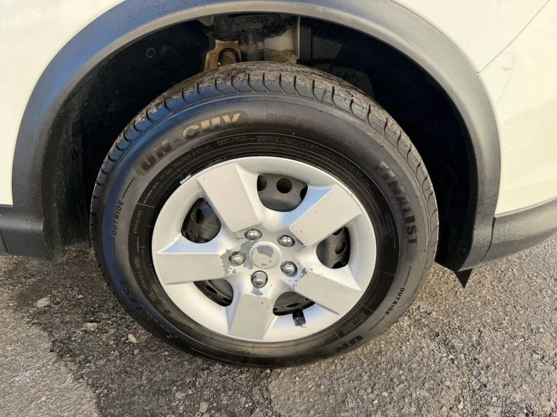 2019 Nissan Rogue - Image 9 of 12