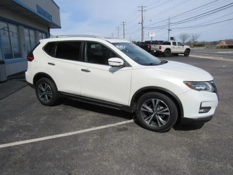 2019 Nissan Rogue - Image 8 of 12