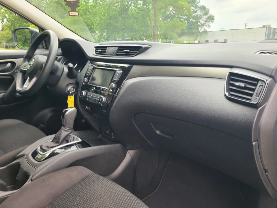 2019 Nissan Rogue - Image 17 of 26