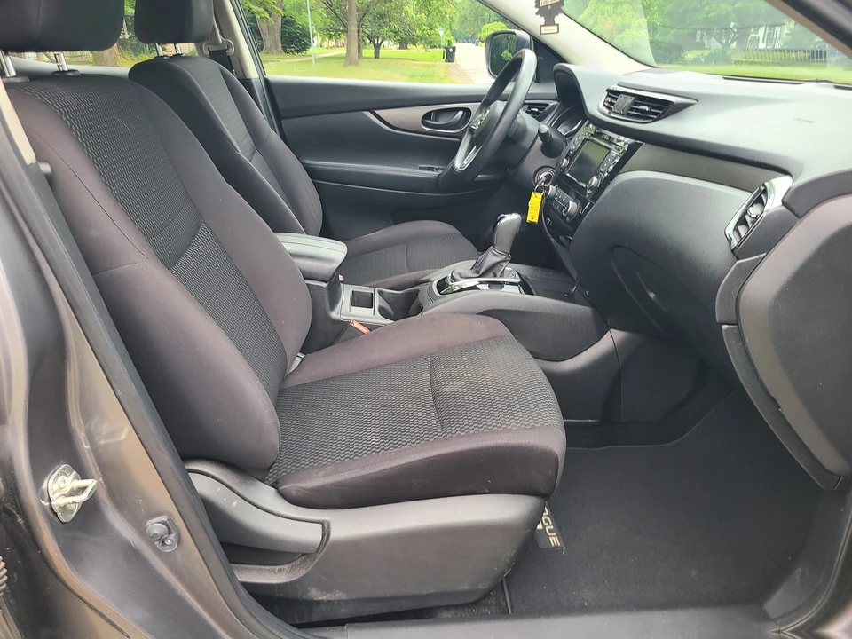 2019 Nissan Rogue - Image 16 of 26