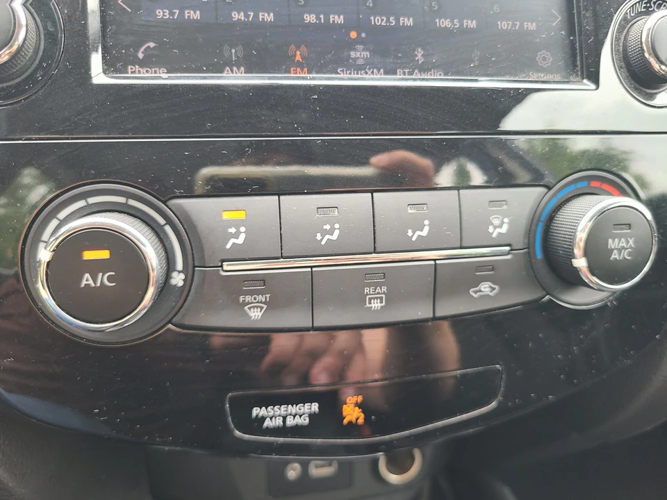 2019 Nissan Rogue - Image 22 of 26