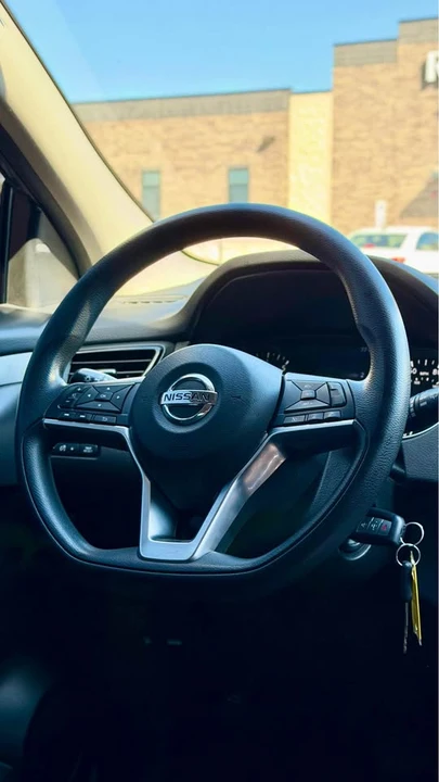 2019 Nissan Rogue - Image 7 of 11