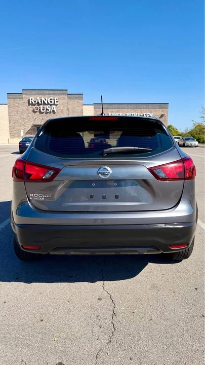 2019 Nissan Rogue - Image 2 of 11