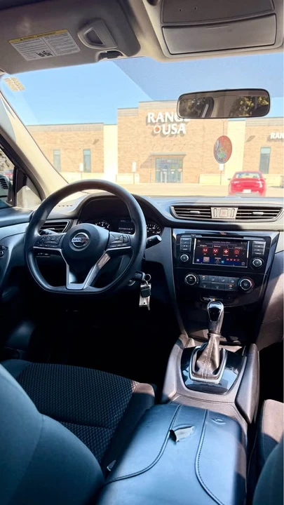 2019 Nissan Rogue - Image 6 of 11