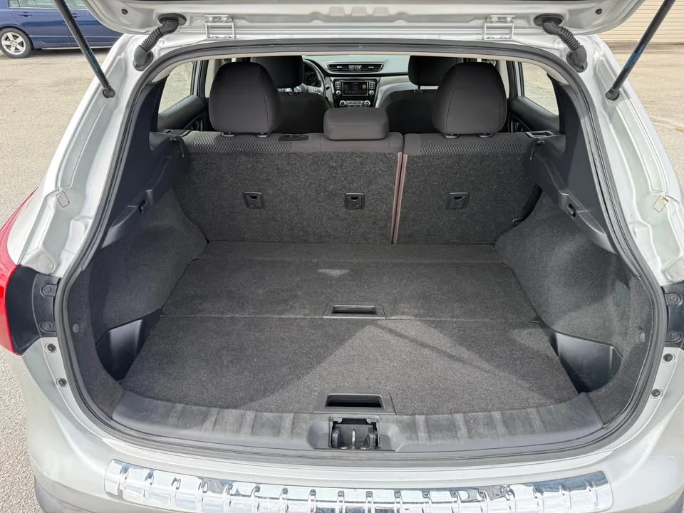2019 Nissan Rogue - Image 11 of 17