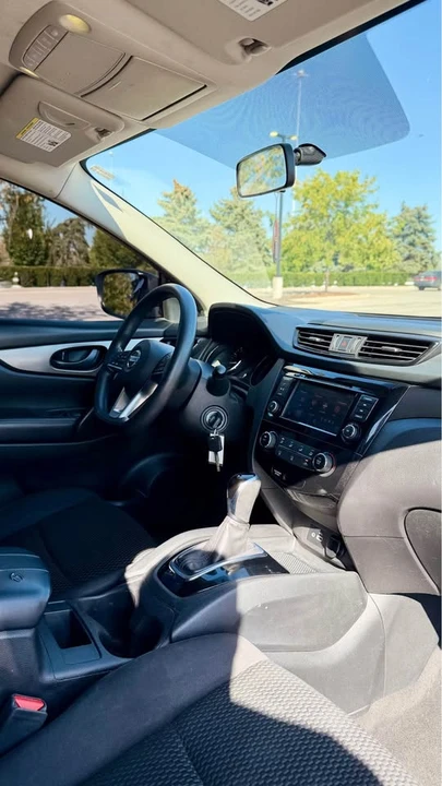 2019 Nissan Rogue - Image 8 of 11