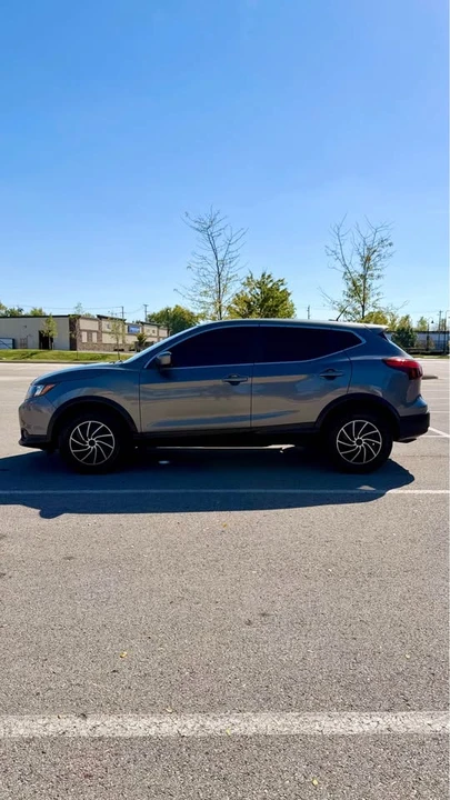 2019 Nissan Rogue - Image 3 of 11
