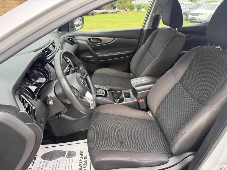 2019 Nissan Rogue - Image 9 of 17