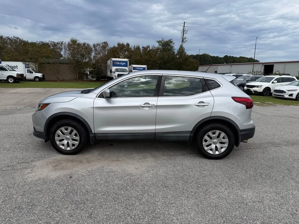 2019 Nissan Rogue - Image 2 of 17