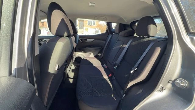 2019 Nissan Rogue - Image 15 of 16