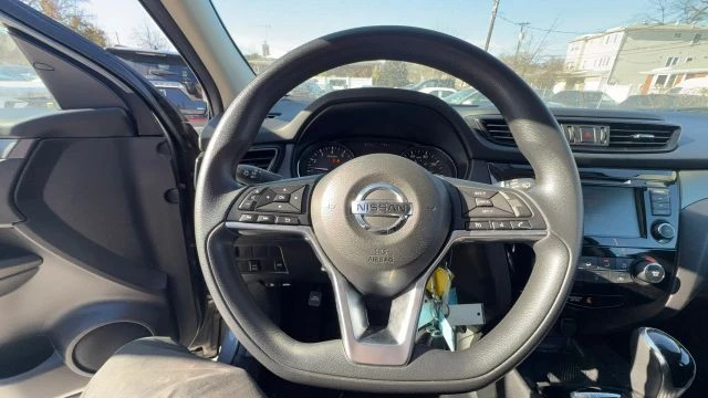 2019 Nissan Rogue - Image 10 of 16