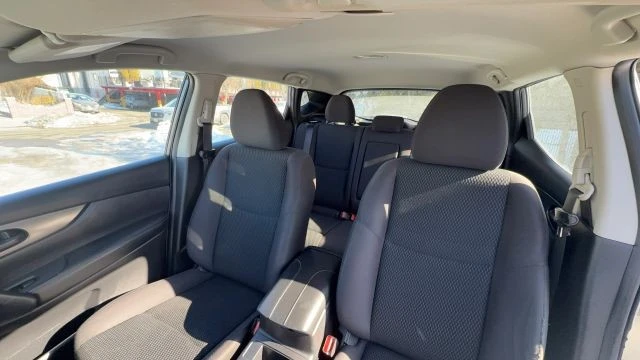 2019 Nissan Rogue - Image 13 of 16