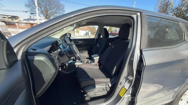 2019 Nissan Rogue - Image 12 of 16
