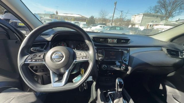2019 Nissan Rogue - Image 9 of 16