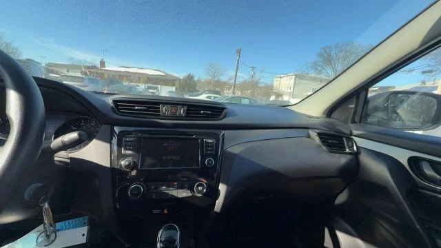 2019 Nissan Rogue - Image 14 of 16