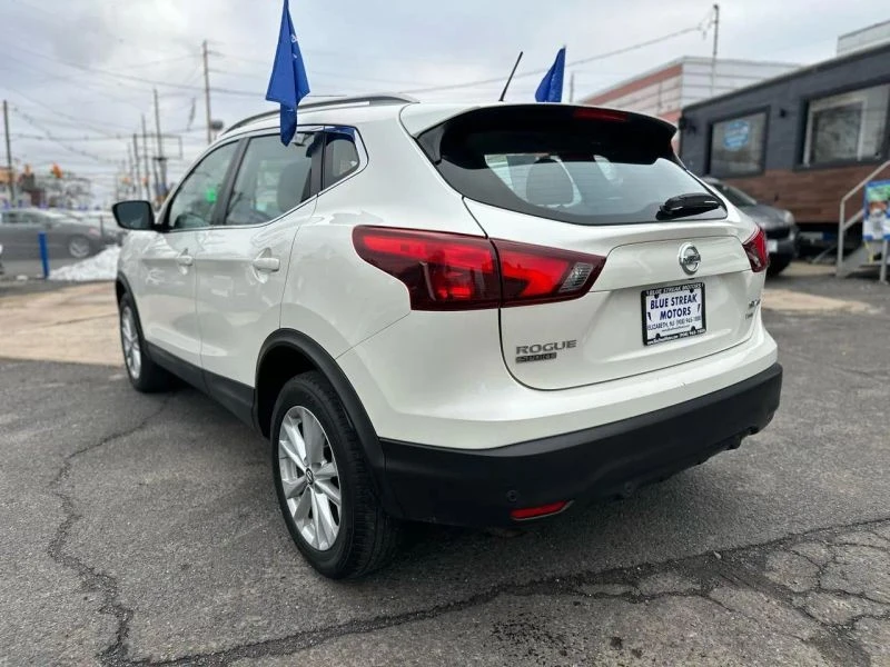 2019 Nissan Rogue - Image 6 of 12