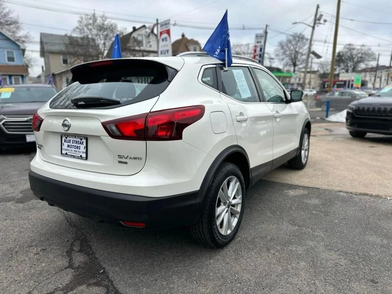 2019 Nissan Rogue - Image 8 of 12