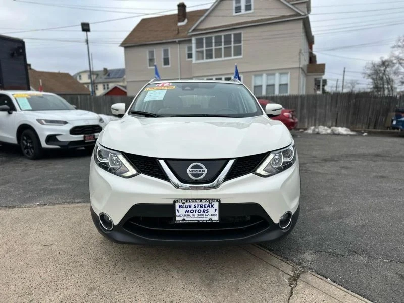 2019 Nissan Rogue - Image 2 of 12