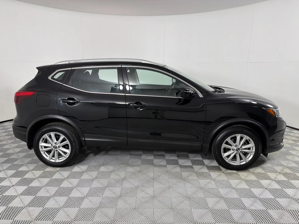 2019 Nissan Rogue - Image 4 of 21
