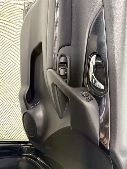 2019 Nissan Rogue - Image 9 of 21