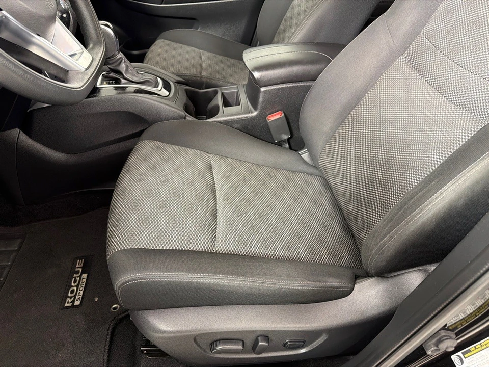 2019 Nissan Rogue - Image 10 of 21