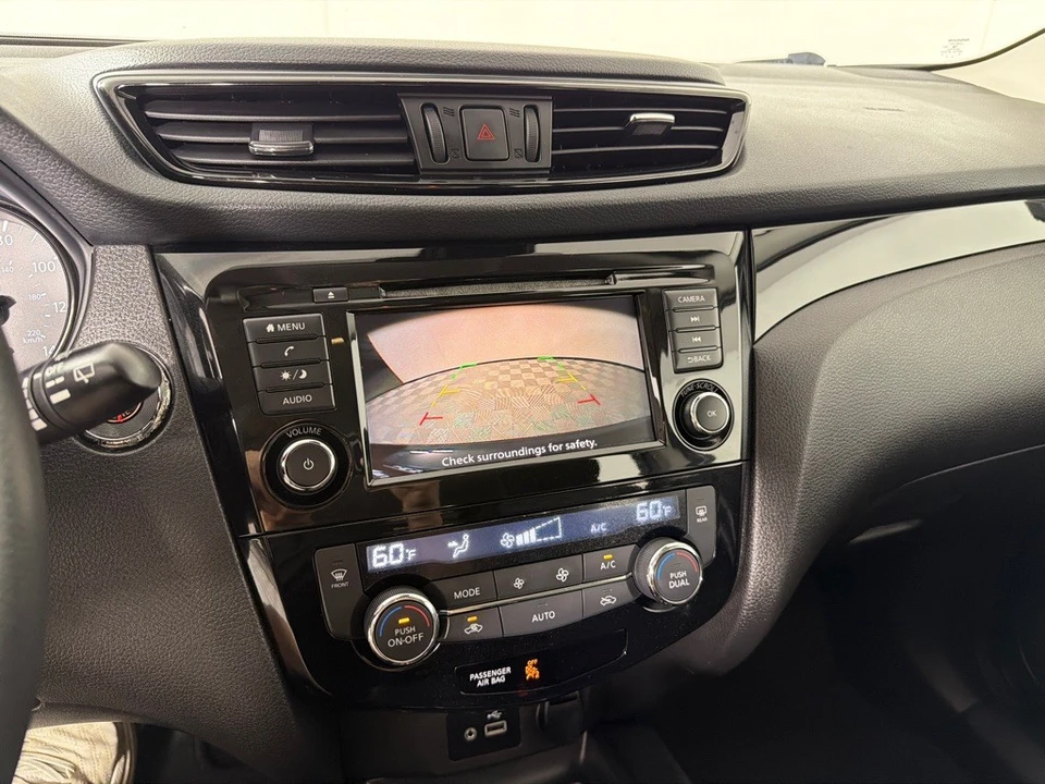 2019 Nissan Rogue - Image 15 of 21