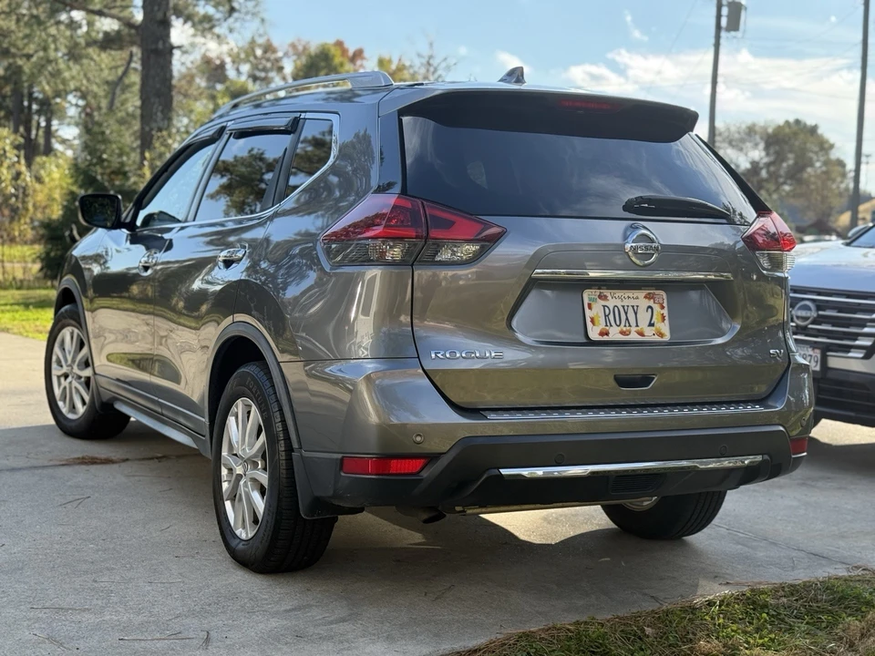 2019 Nissan Rogue - Image 6 of 11