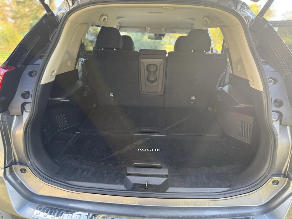 2019 Nissan Rogue - Image 10 of 11
