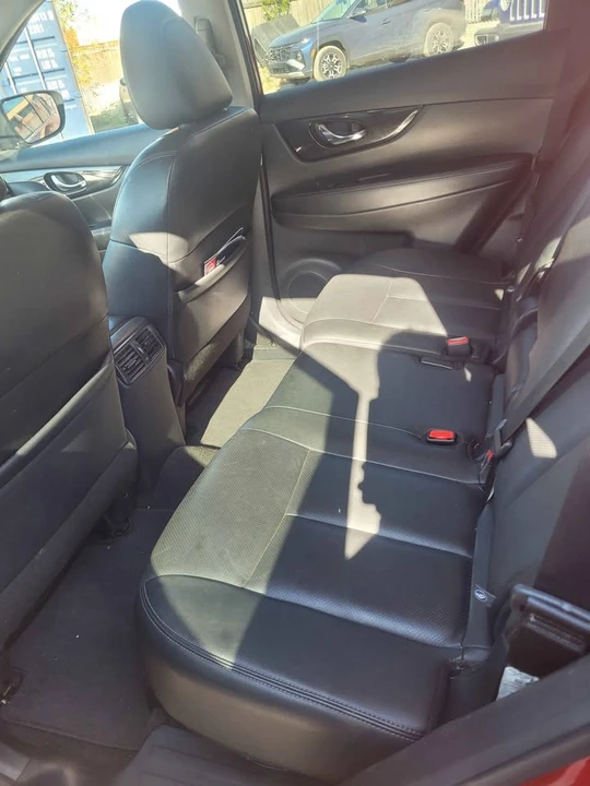 2019 Nissan Rogue - Image 14 of 16