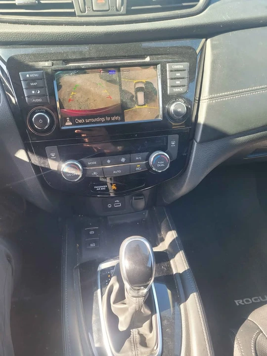 2019 Nissan Rogue - Image 11 of 16