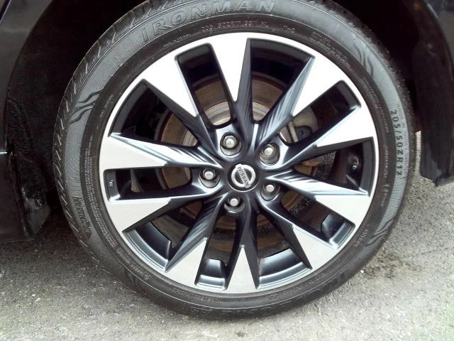 2019 Nissan Sentra 7th Gen - Image 10 of 21