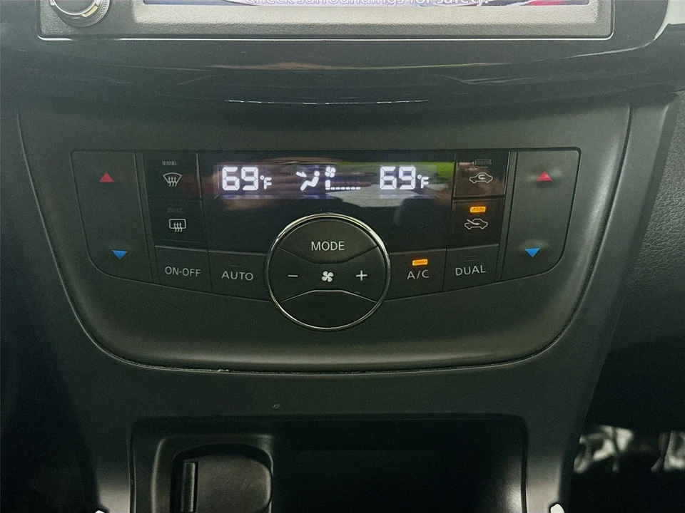 2019 Nissan Sentra 7th Gen - Image 15 of 21