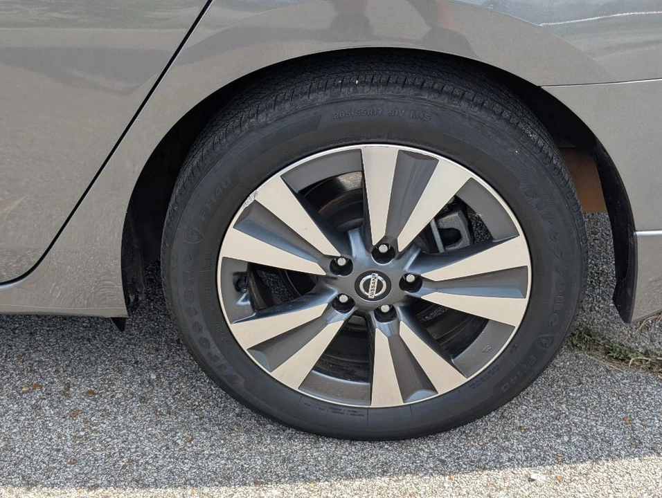 2019 Nissan Sentra 7th Gen - Image 10 of 21
