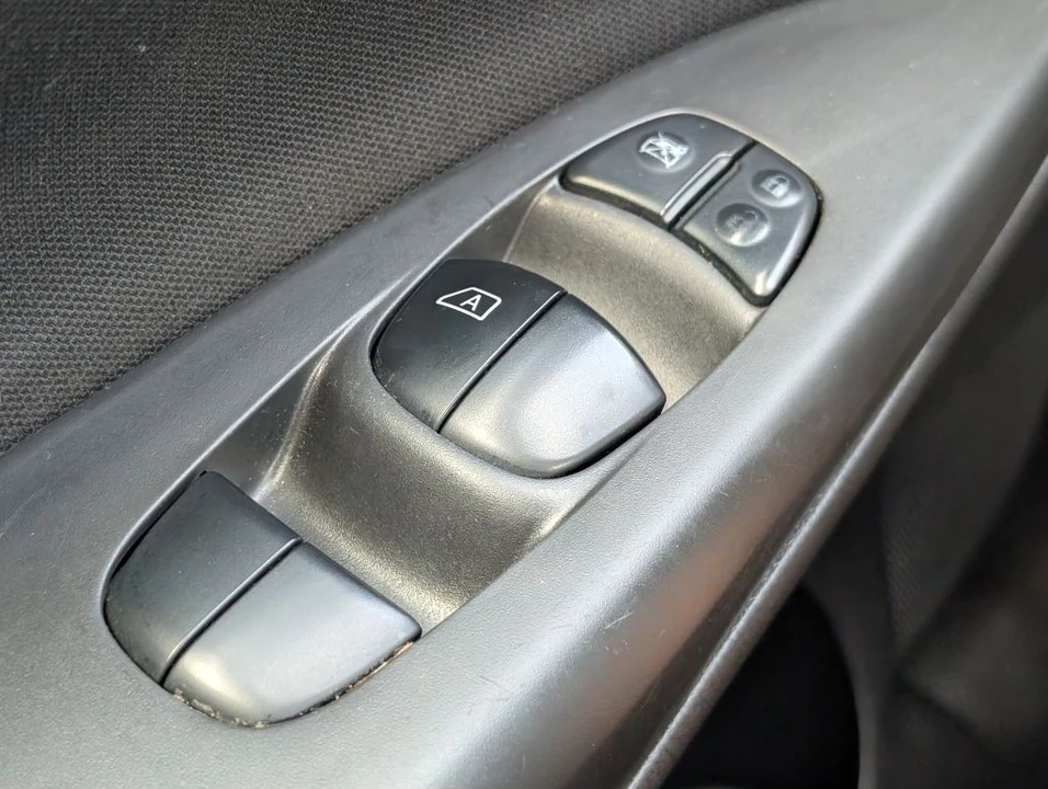 2019 Nissan Sentra 7th Gen - Image 18 of 21