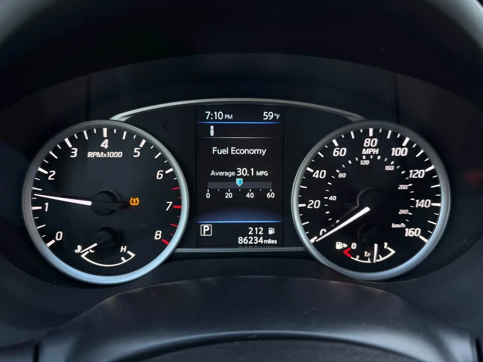 2019 Nissan Sentra 7th Gen - Image 5 of 9
