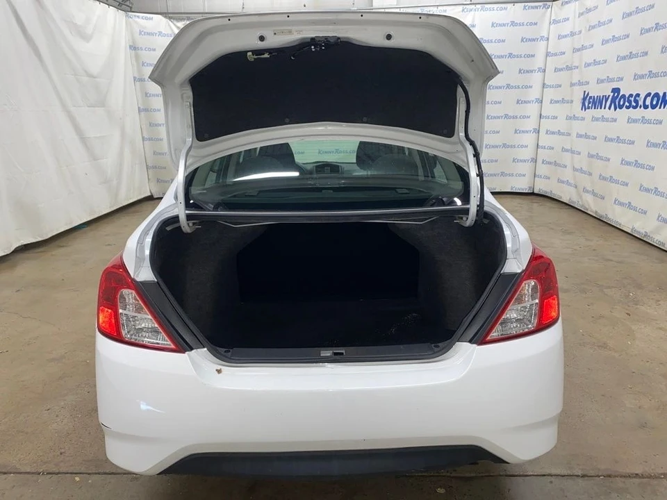 2019 Nissan Versa - Image 11 of 12