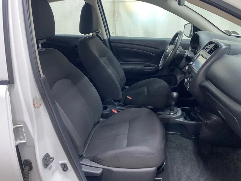 2019 Nissan Versa - Image 10 of 12