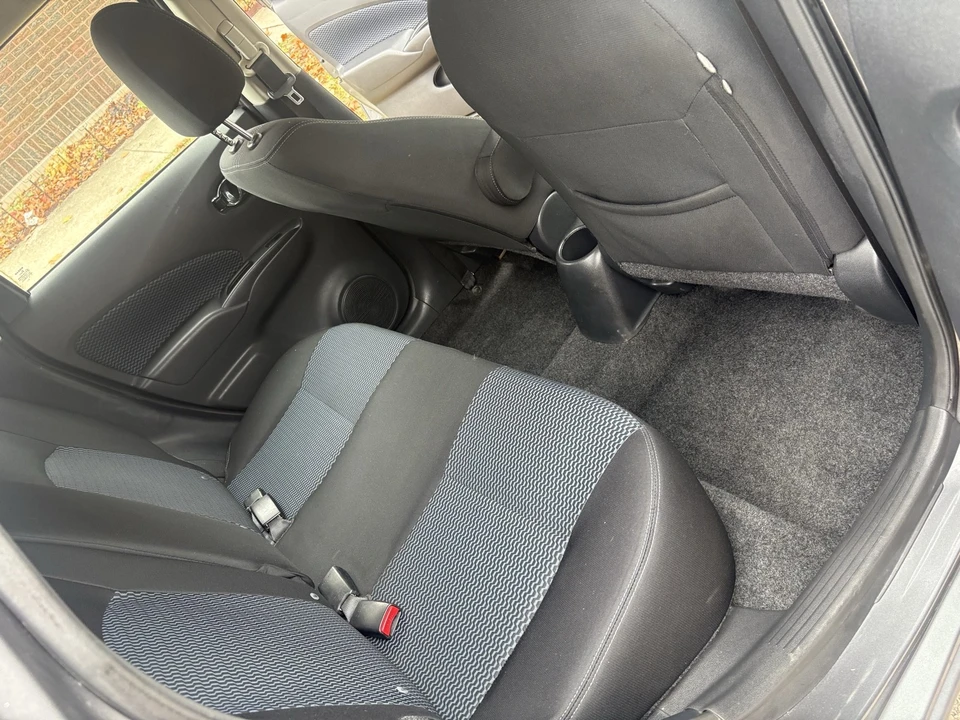 2019 Nissan Versa - Image 11 of 14