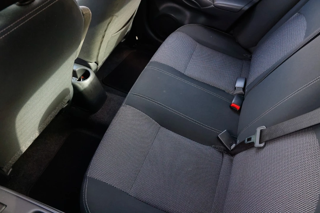 2019 Nissan Versa - Image 10 of 12