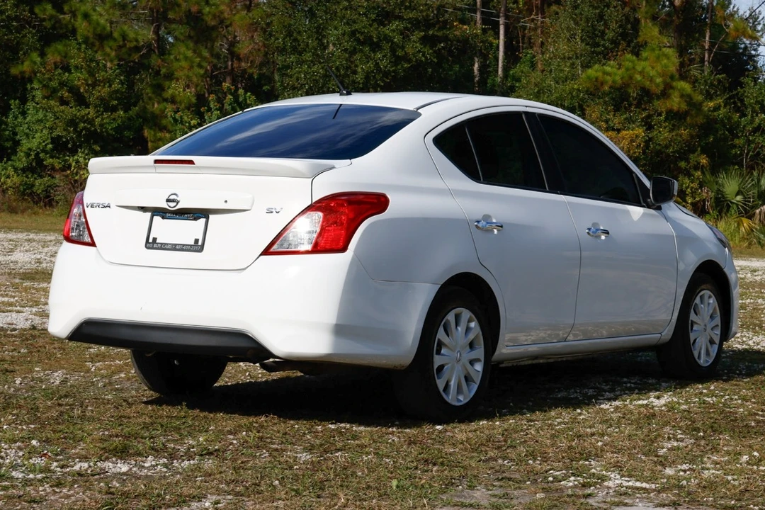 2019 Nissan Versa - Image 11 of 12
