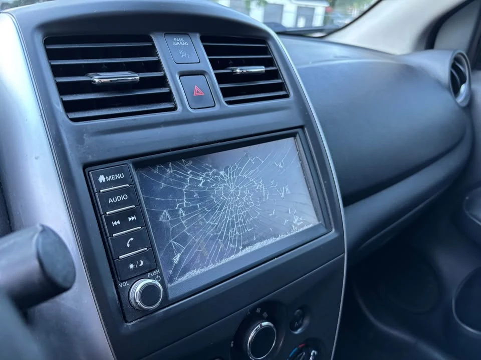2019 Nissan Versa - Image 8 of 12