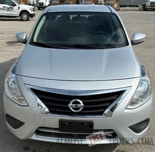 2019 Nissan Versa - Image 2 of 12
