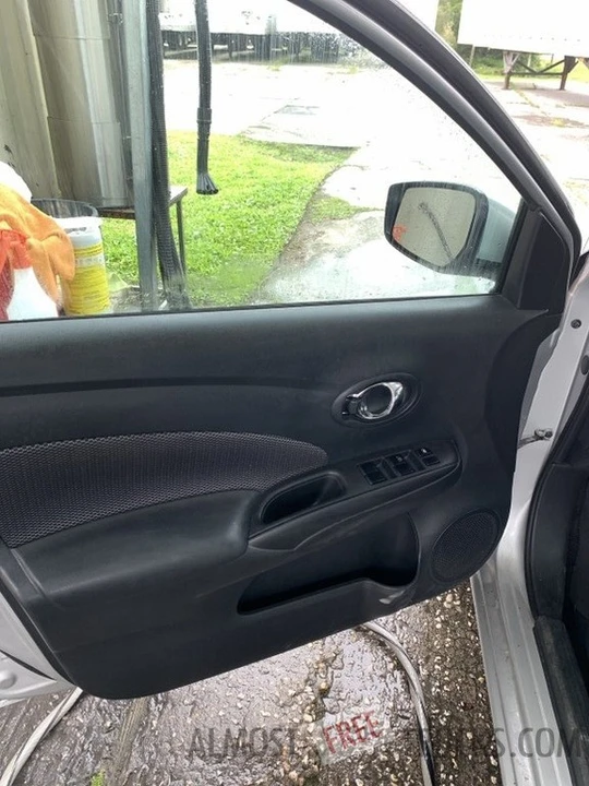 2019 Nissan Versa - Image 10 of 12