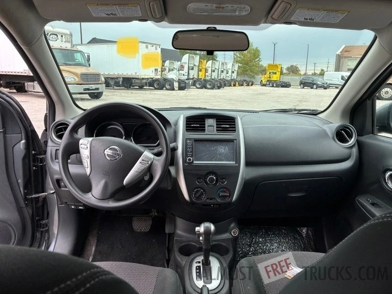 2019 Nissan Versa - Image 10 of 12