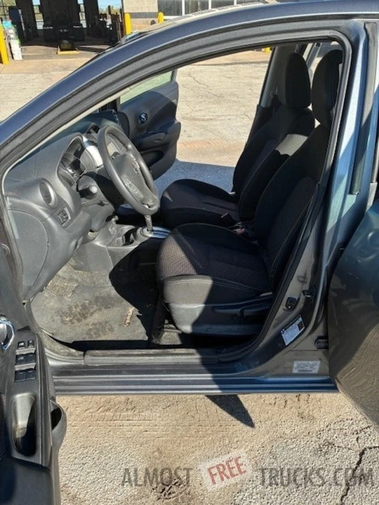 2019 Nissan Versa - Image 11 of 12