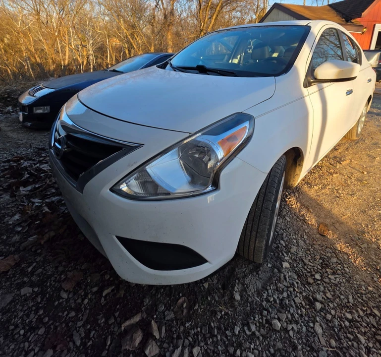 2019 Nissan Versa - Image 2 of 18