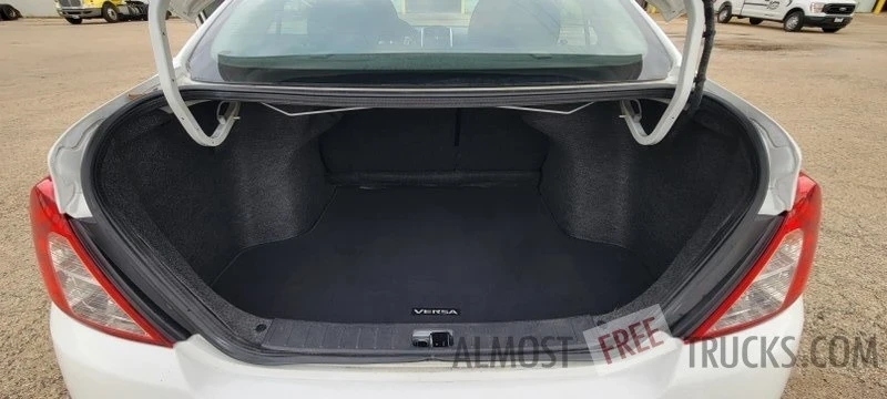 2019 Nissan Versa - Image 11 of 12